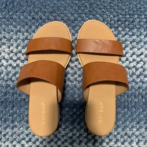 Size 7, brown, two strand sandals